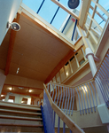 840139 Afbeelding van een trappenhuis in het nieuwe Zorgcollege (school voor ziekenverzorgenden, Humberdreef 2) te ...